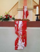 Altar- und Kanzelantependium in der liturgischen Farbe Rot